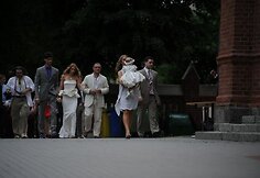 Į bažnyčią atvyko A.irD.Bosai su dukrele ir krikštatėviais.