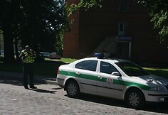 Alaus daryklos darbuotojai piketavo dėl to, kad teismas nukėlė streiko datą.