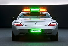 &bdquo;Mercedes-Benz SLS AMG&ldquo; taps naujuoju F-1 saugos automobiliu
