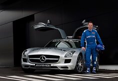 &bdquo;Mercedes-Benz SLS AMG&ldquo; taps naujuoju F-1 saugos automobiliu