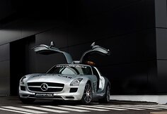 &bdquo;Mercedes-Benz SLS AMG&ldquo; taps naujuoju F-1 saugos automobiliu