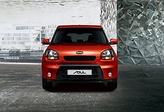 &bdquo;Kia Soul&ldquo; reklamoje žiurkėnai mėgaujasi vairavimu