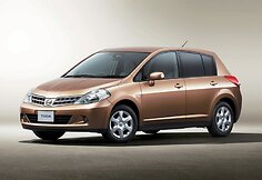 &bdquo;Nissan&ldquo; pristatė atnaujintus &bdquo;Tiida&ldquo; ir &bdquo;Tiida Latio&ldquo;
