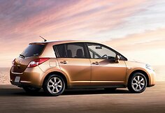 &bdquo;Nissan&ldquo; pristatė atnaujintus &bdquo;Tiida&ldquo; ir &bdquo;Tiida Latio&ldquo;