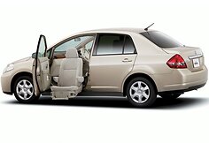 &bdquo;Nissan&ldquo; pristatė atnaujintus &bdquo;Tiida&ldquo; ir &bdquo;Tiida Latio&ldquo;