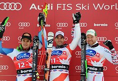 Didieris Defago (centre) Patrcikas Kuengas (kairėje) ir Klausas Kroellas