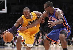 Kobe Bryantas (kairėje) ir Amare'as Stoudemire'as