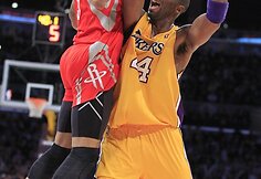 Courtney Lee (kairėje) ir Kobe Bryantas