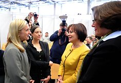 Rūta Šepetys ir Rasa Juknevičienė