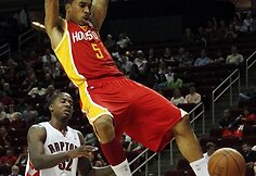 Courtney Lee dėjimas į krepšį
