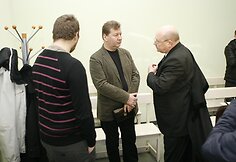 Valdas Tutkus (centre)