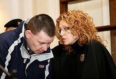 Michaelas Campbellas su savo advokate Ingrida Botyriene (de&scaron;inėje)
