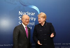 Jukija Amano ir Lietuvos prezidentė Dalia Grybauskaitė