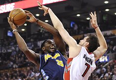 Kennethas Fariedas ir Andrea Bargnani