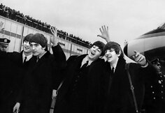 Iš kairės: Johnas Lennonas, Ringo Starr, Paulas McCartney ir George'as Harrisonas (1964 m.)