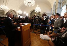 Nobelio taikos komiteto vadovas Thorbjornas Jaglandas (kairėje)