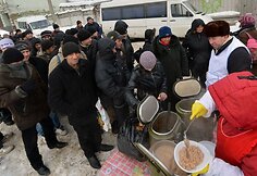 Maitinami su&scaron;alę Ukrainos benamiai