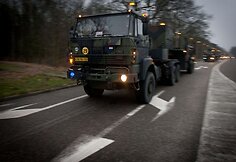 Raketas „Patriot“ vežanti automobilių kolona