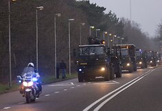 Raketas „Patriot“ vežanti automobilių kolona