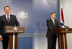 Lietuvos premjeras Algirdas Butkevičius ir Lavijos premjeras Valdis Dombrovskis