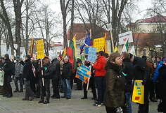 Protestuotojai prie prezidentūros