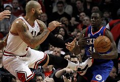 Carlosas Boozeris ir Jrue Holiday