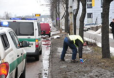 Savanorių prospekte automobilis partrenkė žmogų.