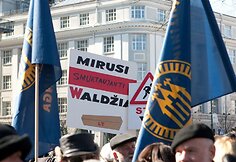 Mitingas prieš nevalstybinės kalbos naudojimą