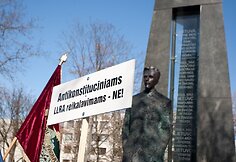 Mitingas prieš nevalstybinės kalbos naudojimą