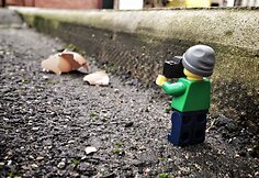 &bdquo;Lego&ldquo; žmogeliukas fotografuoja kiau&scaron;inio luk&scaron;tus.