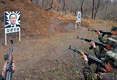 &Scaron;iaurės Korėjos karių taikinys &ndash; Pietų Korėjos gynybos ministras Kim Kwan Jinas