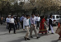 Per žemės drebėjimo Pakistane žmonės i&scaron;bėgo gatves 2