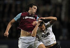 Andy Carrollas ir Nemanja Vidic