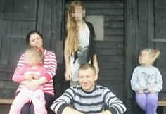 Robertas Bendikas su žmona Tatjana ir dukromis