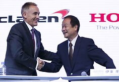 „McLaren“ ekipos vadovas Martinas Whitmarshas ir „Honda Motor“ prezidentas Takanobu Ito