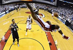 LeBrono Jameso dėjimas į krepšį