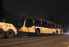 Per protestus sudegintas autobusas