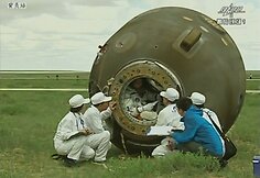 Kinijos astronautai kapsulėje