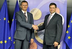 Latvijos finansų ministras Andris Vilks ir Latvijos ministras pirmininkas Valdis Dombrovski