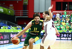 Linas Kleiza ir Janis Strelnieks 