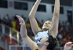 Elmedinas Kikanovičius (su kamuoliu)