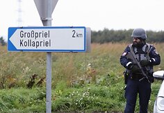 Įvykio vietoje policininkai užblokavo kelią.