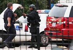 Policija ieško JAV karinio laivyno štabe šaudžiusio asmens.