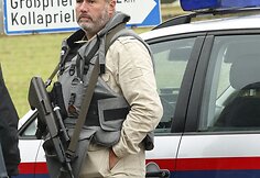 Įvykio vietoje policininkai užblokavo kelią.
