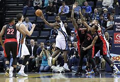 Tony Allenas (centre)