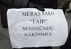 Protestas prie&scaron; seniūnijų naikinimą