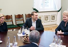 Deividas Stagniūnas, Isabella Tobias ir Dalia Grybauskaitė