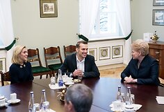 Deividas Stagniūnas, Isabella Tobias ir Dalia Grybauskaitė