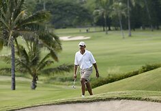 JAV prezidentas Barackas Obama žaidžia golfą. 