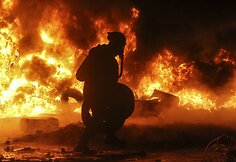 Kijeve protestuotojų deginamos padangos